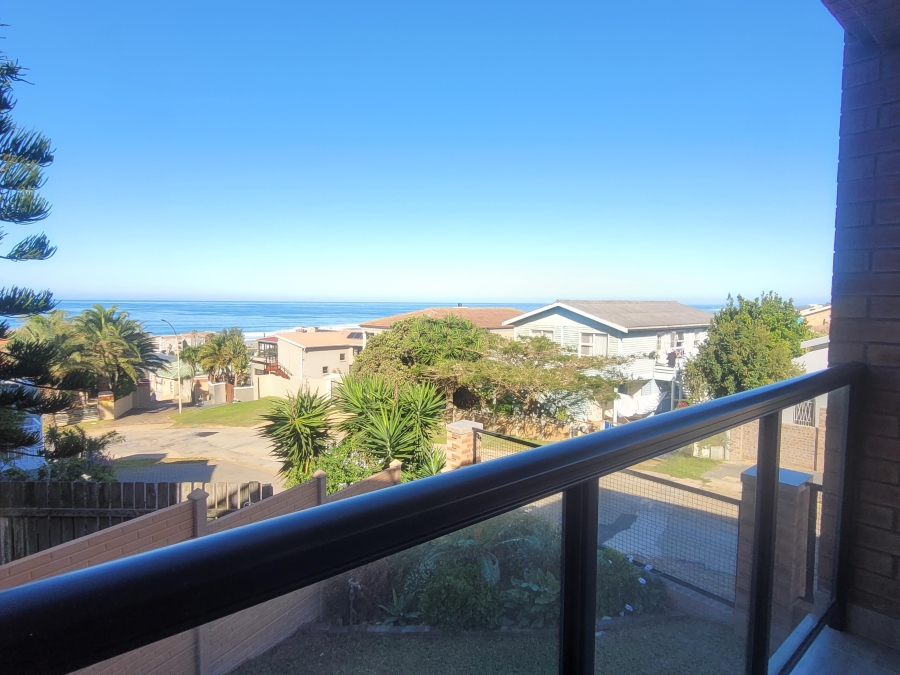 4 Bedroom Property for Sale in Wavecrest Eastern Cape